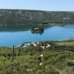 Monasterio en lago - Krka